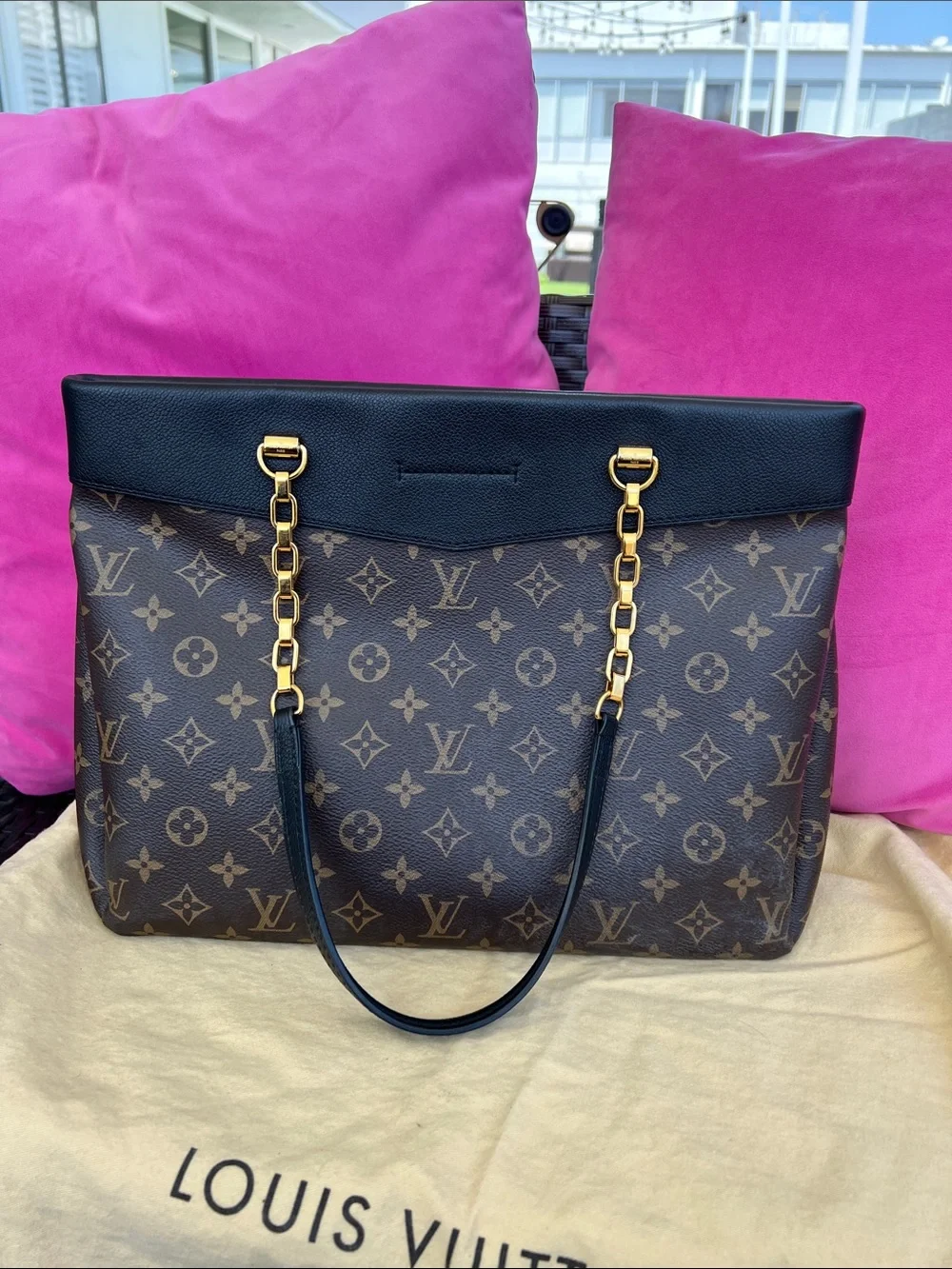 ✨Louis Vuitton Pallas Shopper Tote with Black Trim and Gold Chain Handles✨ - Picture 5 of 13
